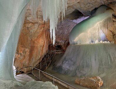 Eisriesenwelt - най-голямата ледена пещера на земята 3