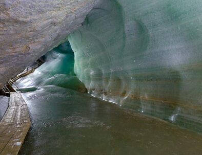 Eisriesenwelt - най-голямата ледена пещера на земята